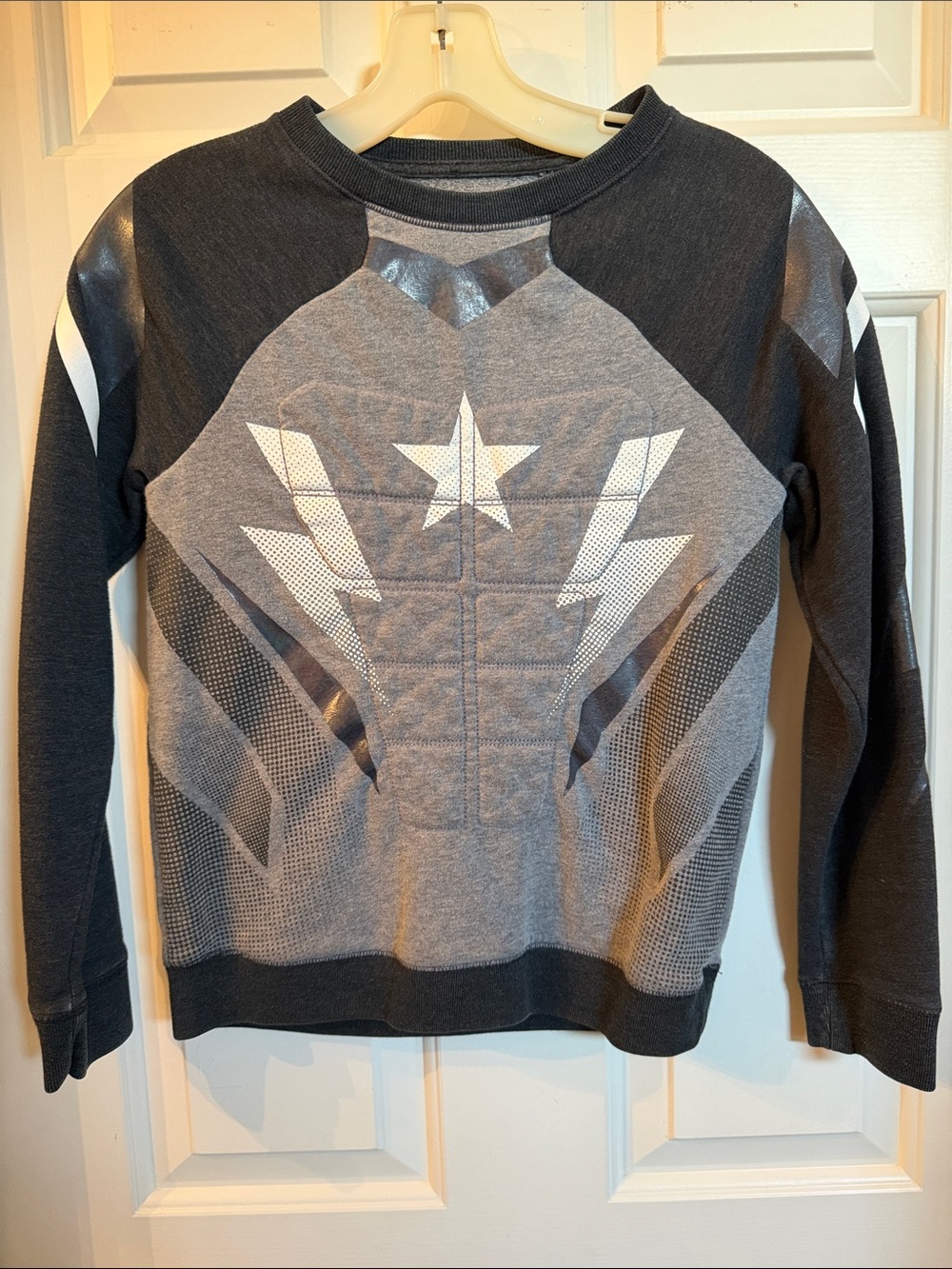 Kids Gray and Black Graphic Pullover Sweatshirt Size 8-10